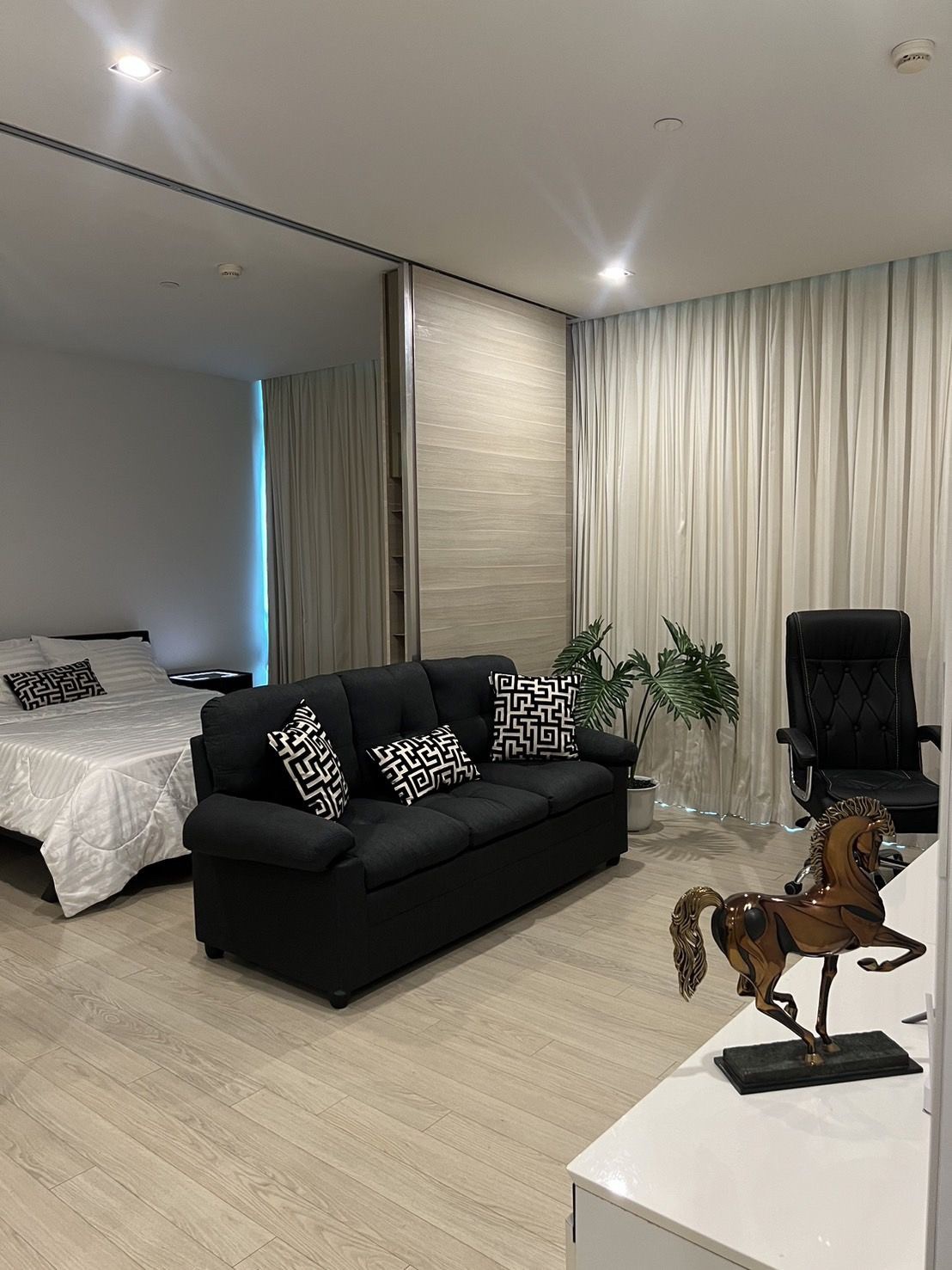 The Room Sukhumvit 21 - Image 4