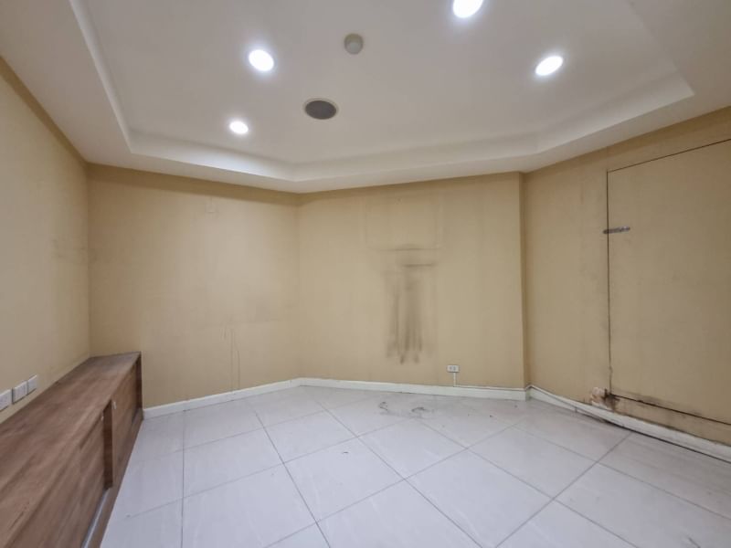  Retail Space For Sale in Khlong Toei, Khlong Toei, Bangkok - Image 4