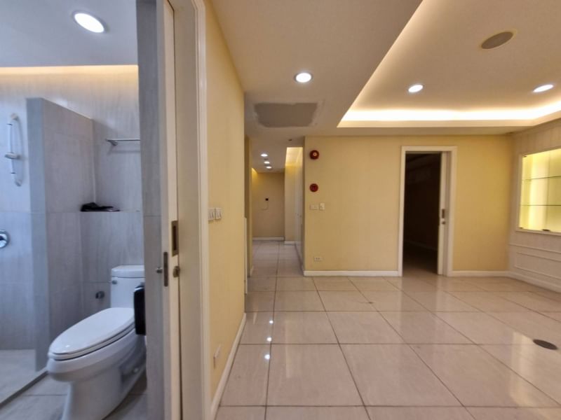  Retail Space For Sale in Khlong Toei, Khlong Toei, Bangkok - Image 11