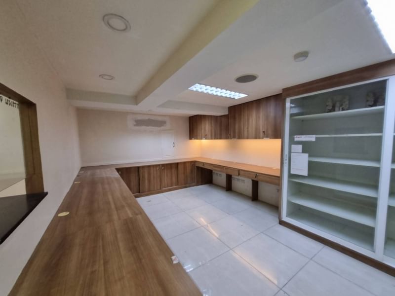  Retail Space For Sale in Khlong Toei, Khlong Toei, Bangkok - Image 8