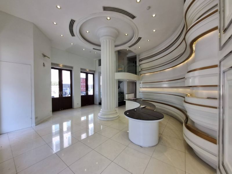  Retail Space For Sale in Khlong Toei, Khlong Toei, Bangkok - Image 3