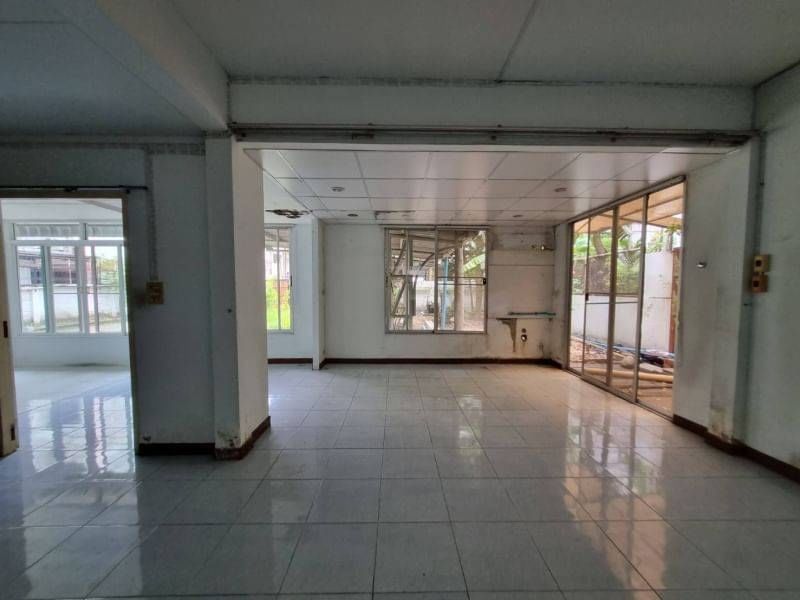 Studio House  in Khlong Tan Nuea, Vadhana, Bangkok - Image 5