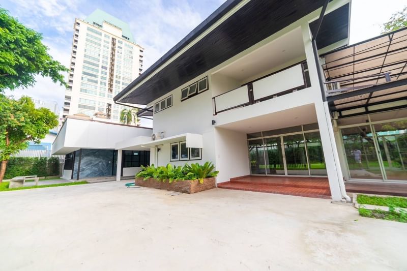 Studio House  in Khlong Toei, Khlong Toei, Bangkok - Image 1