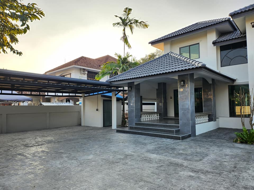 4 Bedroom House For Sale in San Klang, San Kamphaeng, Chiang Mai - Image 11