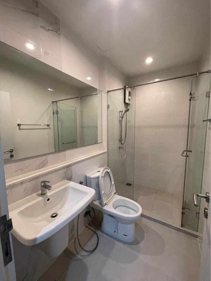 1 Bedroom Condo For Sale in Sam Sen Nok, Huai Khwang, Bangkok - Image 10