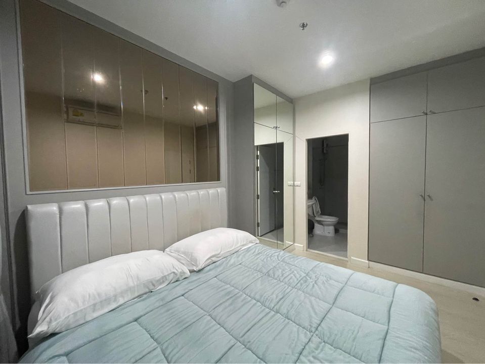 1 Bedroom Condo For Sale in Sam Sen Nok, Huai Khwang, Bangkok - Image 6