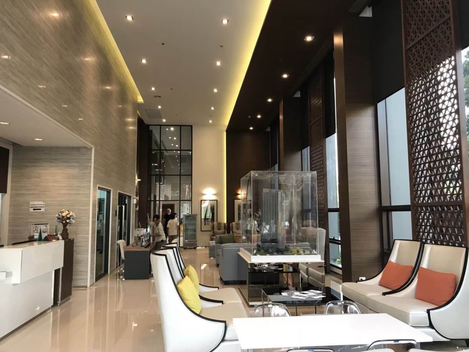 1 Bedroom Condo For Sale in Sam Sen Nok, Huai Khwang, Bangkok - Image 9