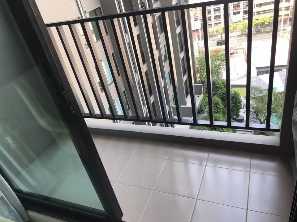 1 Bedroom Condo For Sale in Sam Sen Nok, Huai Khwang, Bangkok - Image 13