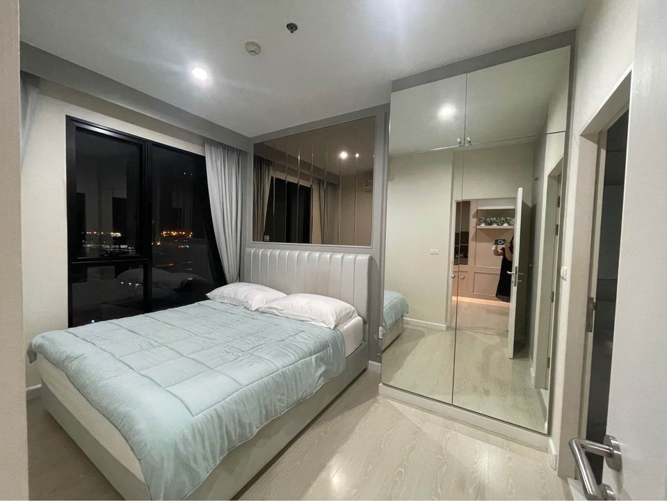 1 Bedroom Condo For Sale in Sam Sen Nok, Huai Khwang, Bangkok - Image 2