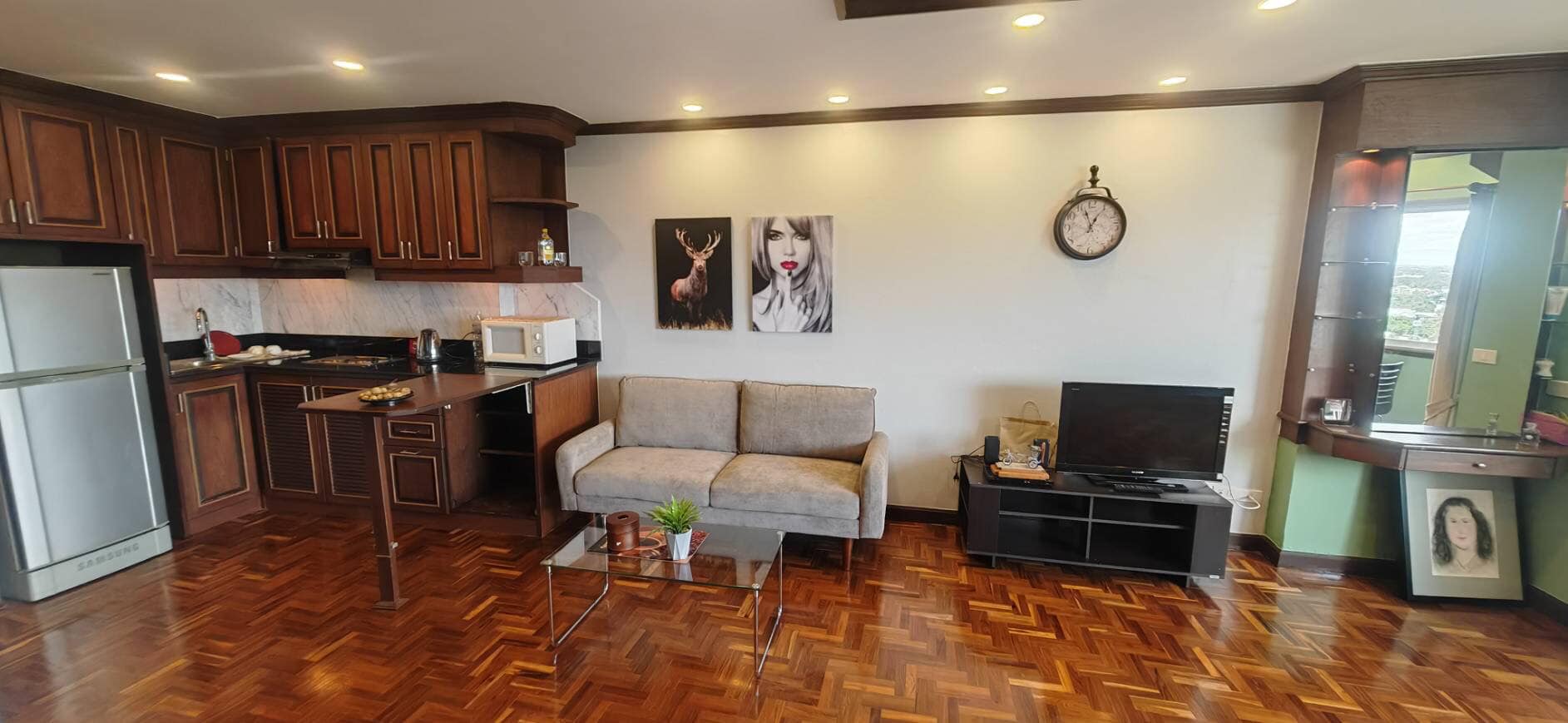 Riverside Condo - Image 2