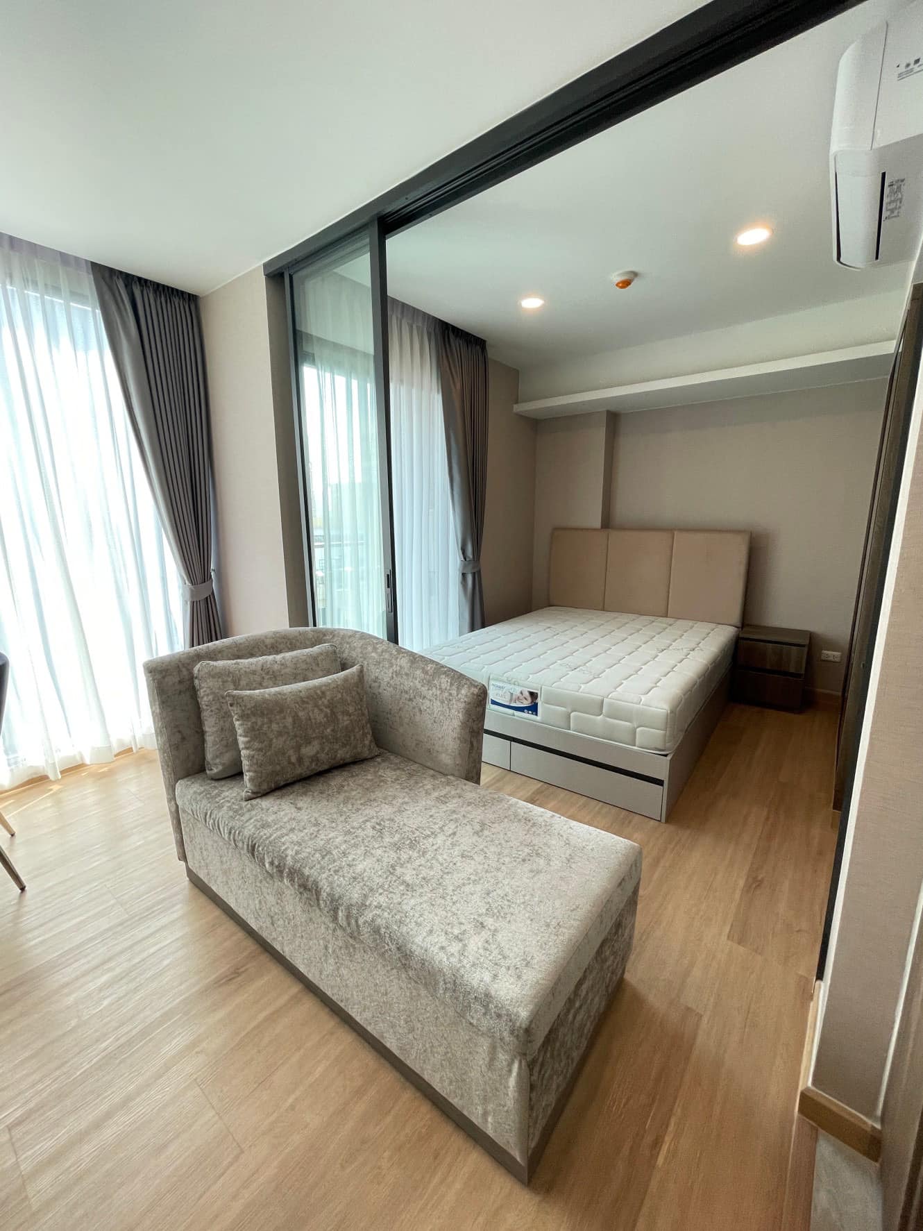 LLoyd Soonvijai Condo - Image 2