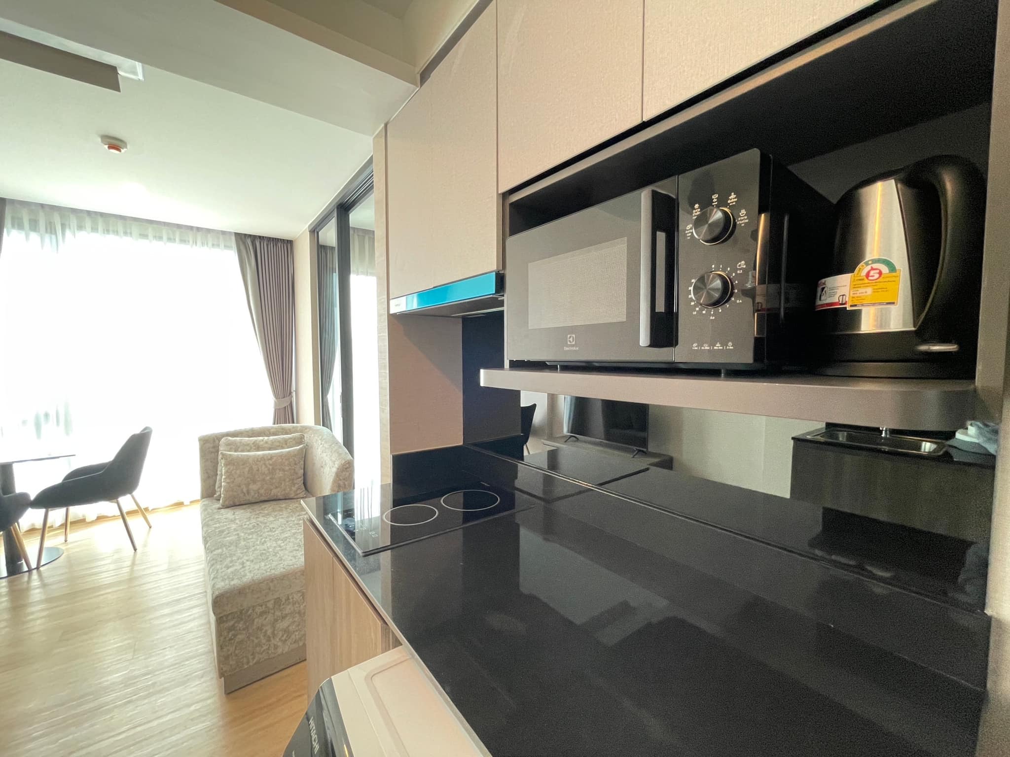 LLoyd Soonvijai Condo - Image 3