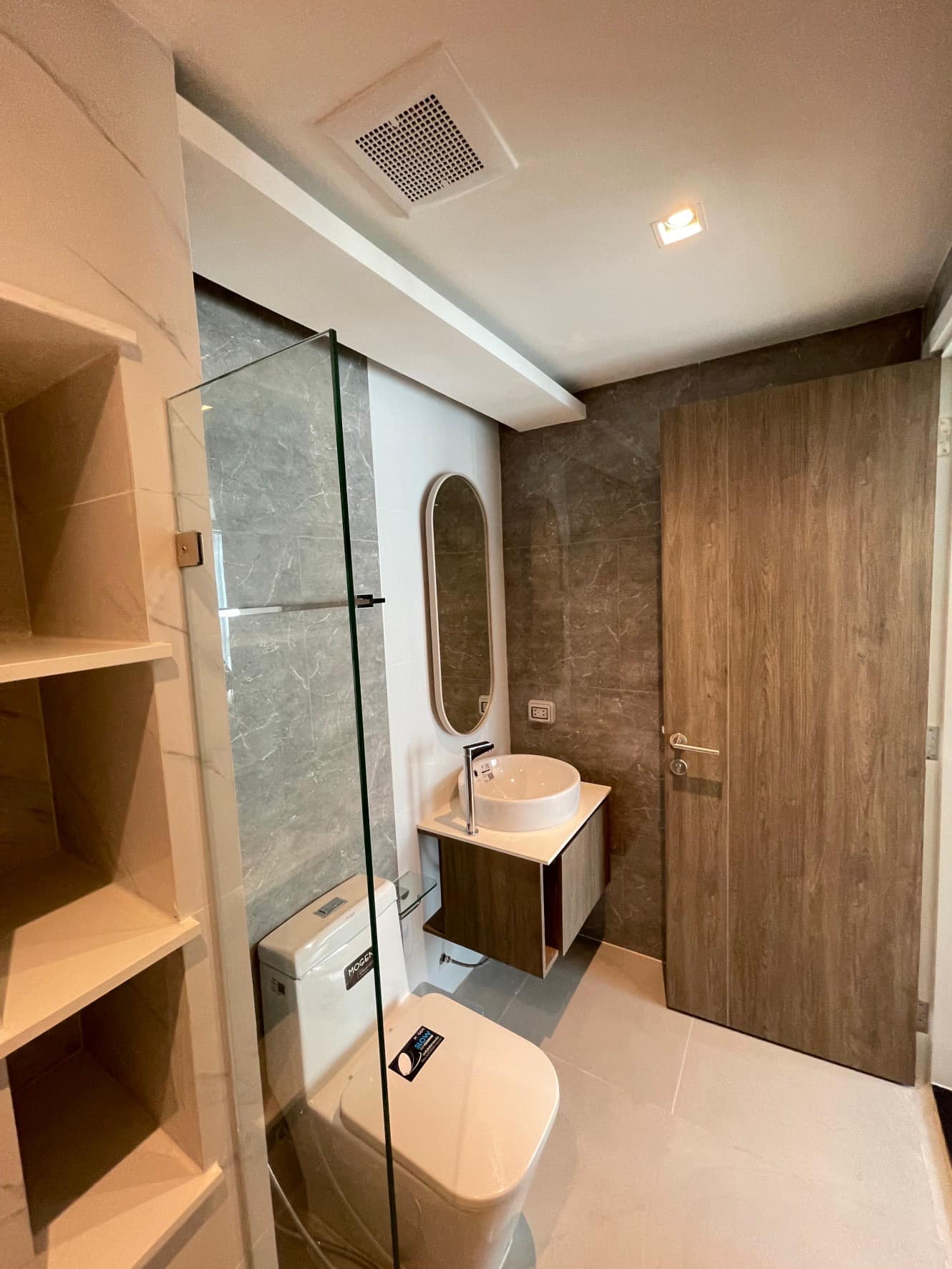 LLoyd Soonvijai Condo - Image 11