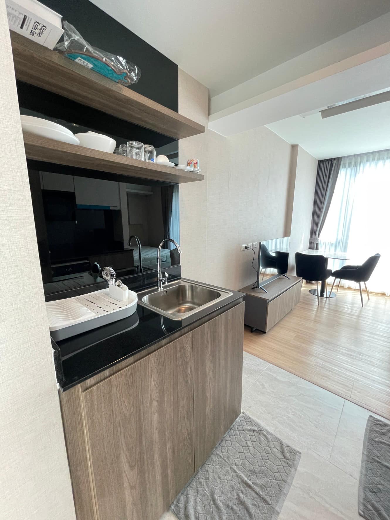 LLoyd Soonvijai Condo - Image 13