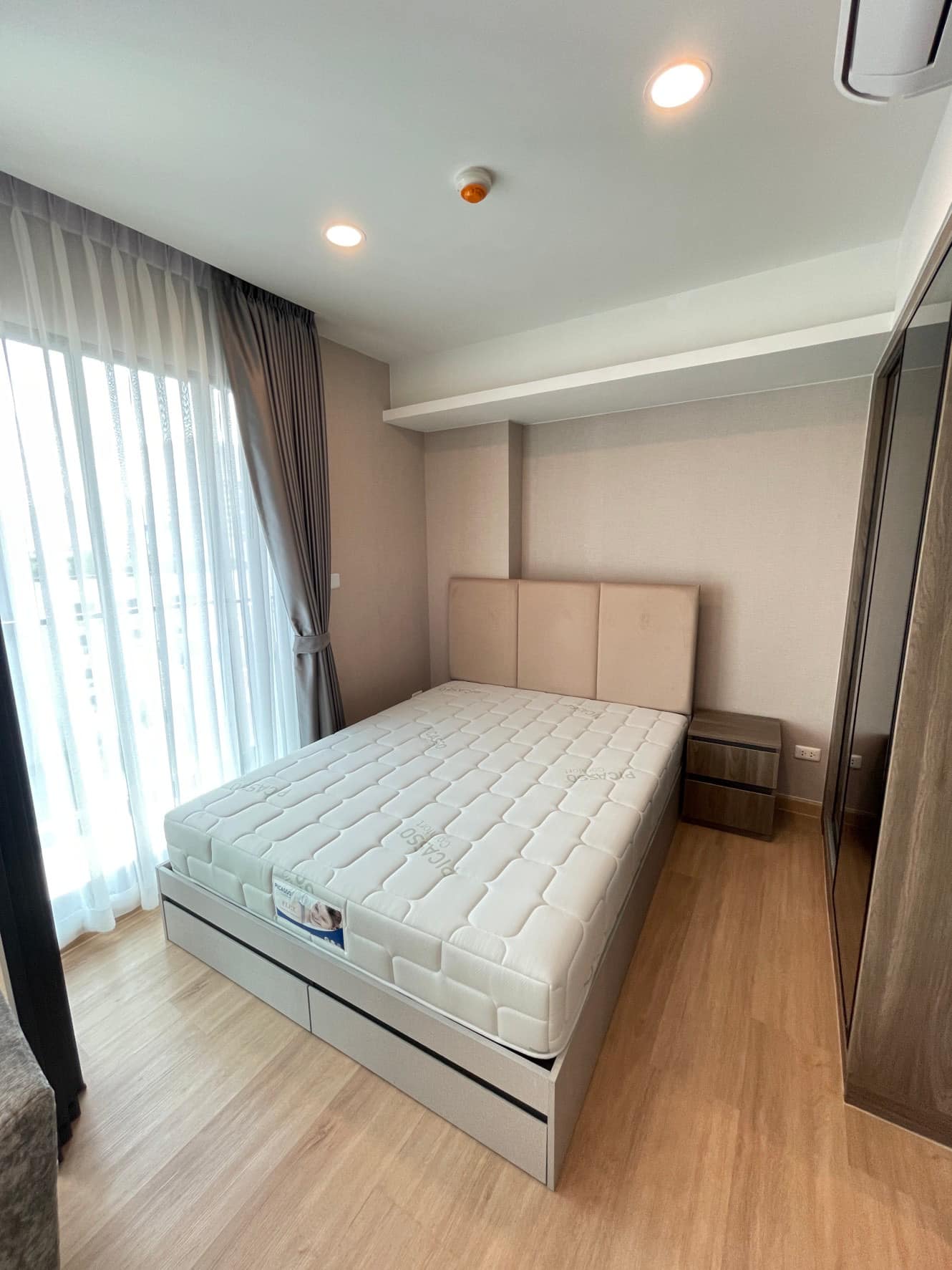 LLoyd Soonvijai Condo - Image 15