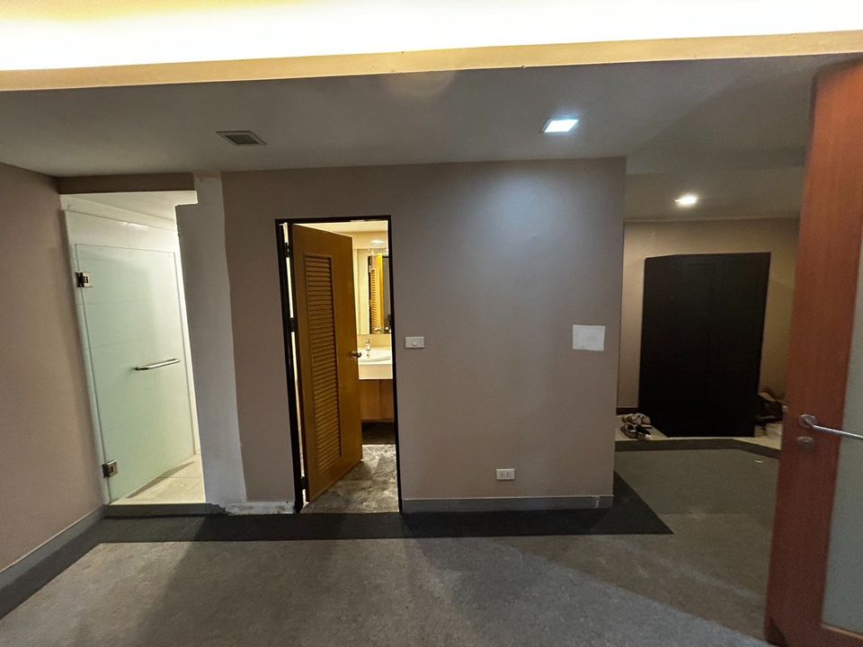  Retail Space  in Sam Sen Nok, Huai Khwang, Bangkok - Image 12