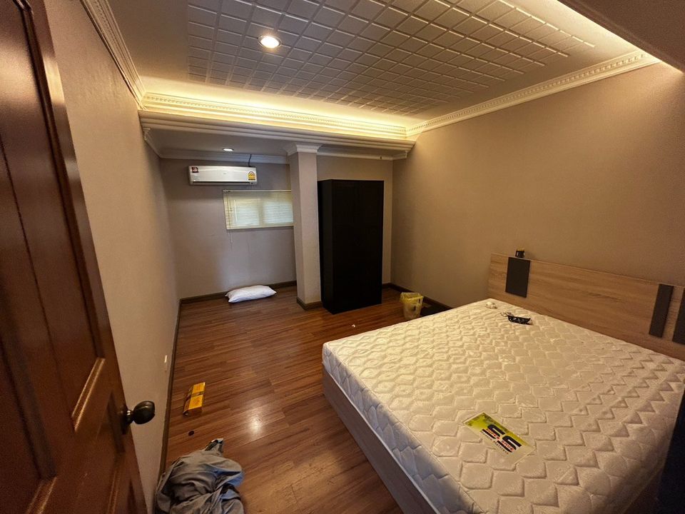  Retail Space  in Sam Sen Nok, Huai Khwang, Bangkok - Image 10