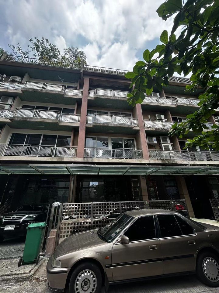  Retail Space  in Sam Sen Nok, Huai Khwang, Bangkok - Image 15