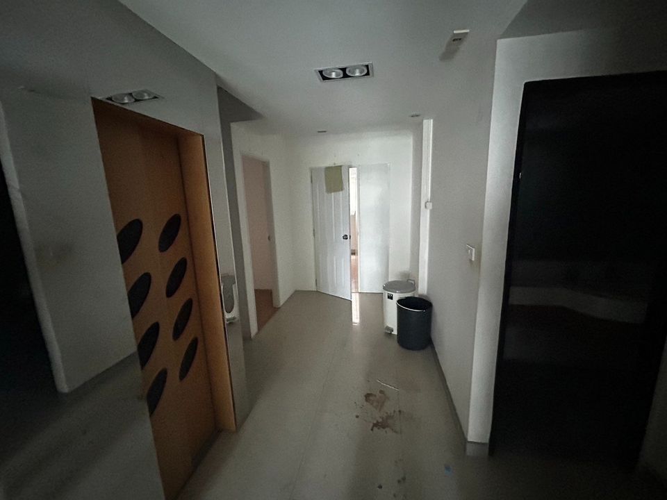  Retail Space  in Sam Sen Nok, Huai Khwang, Bangkok - Image 5