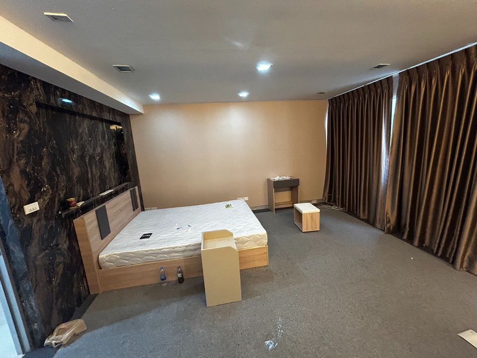  Retail Space  in Sam Sen Nok, Huai Khwang, Bangkok - Image 18