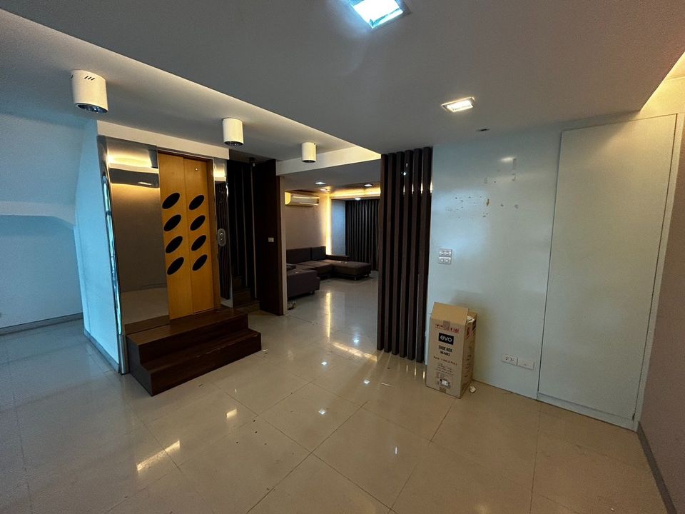  Retail Space  in Sam Sen Nok, Huai Khwang, Bangkok - Image 9