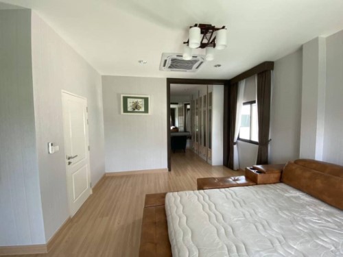 3 Bedroom House  in Dokmai, Prawet, Bangkok - Image 4