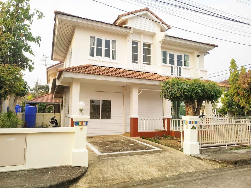 Land and Houses Park San Sai - Image 1