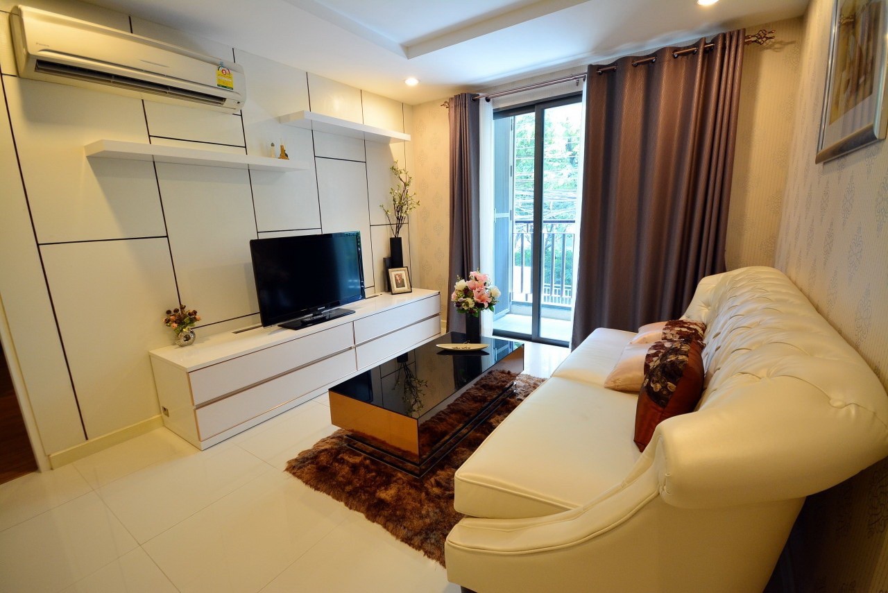 Voque Sukhumvit 31 - Image 1
