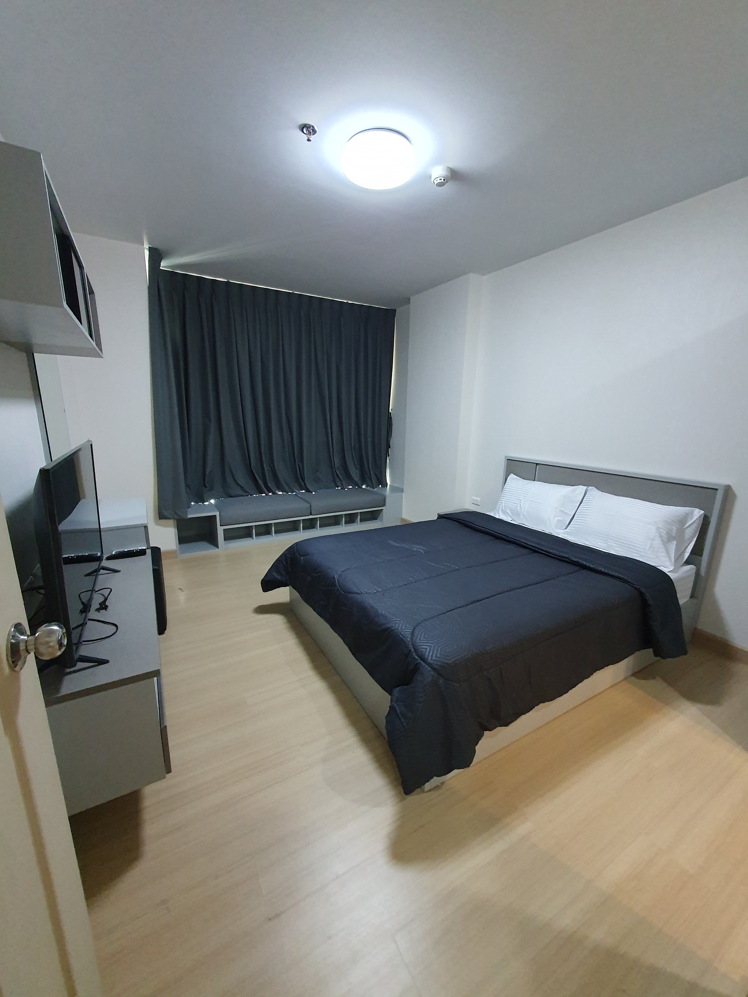 1 Bedroom Condo For Sale in Sam Sen Nok, Huai Khwang, Bangkok - Image 4