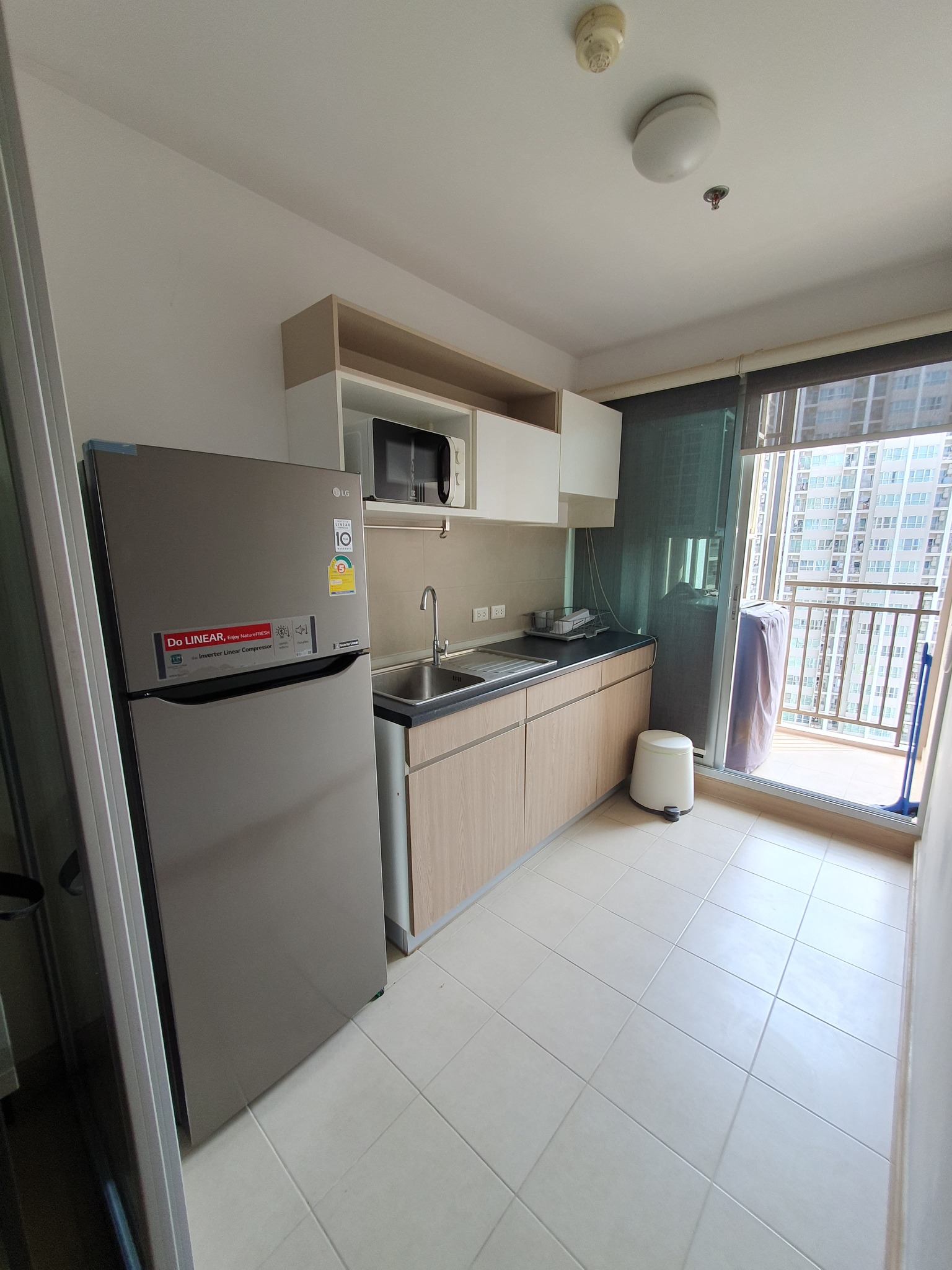 1 Bedroom Condo For Sale in Sam Sen Nok, Huai Khwang, Bangkok - Image 7