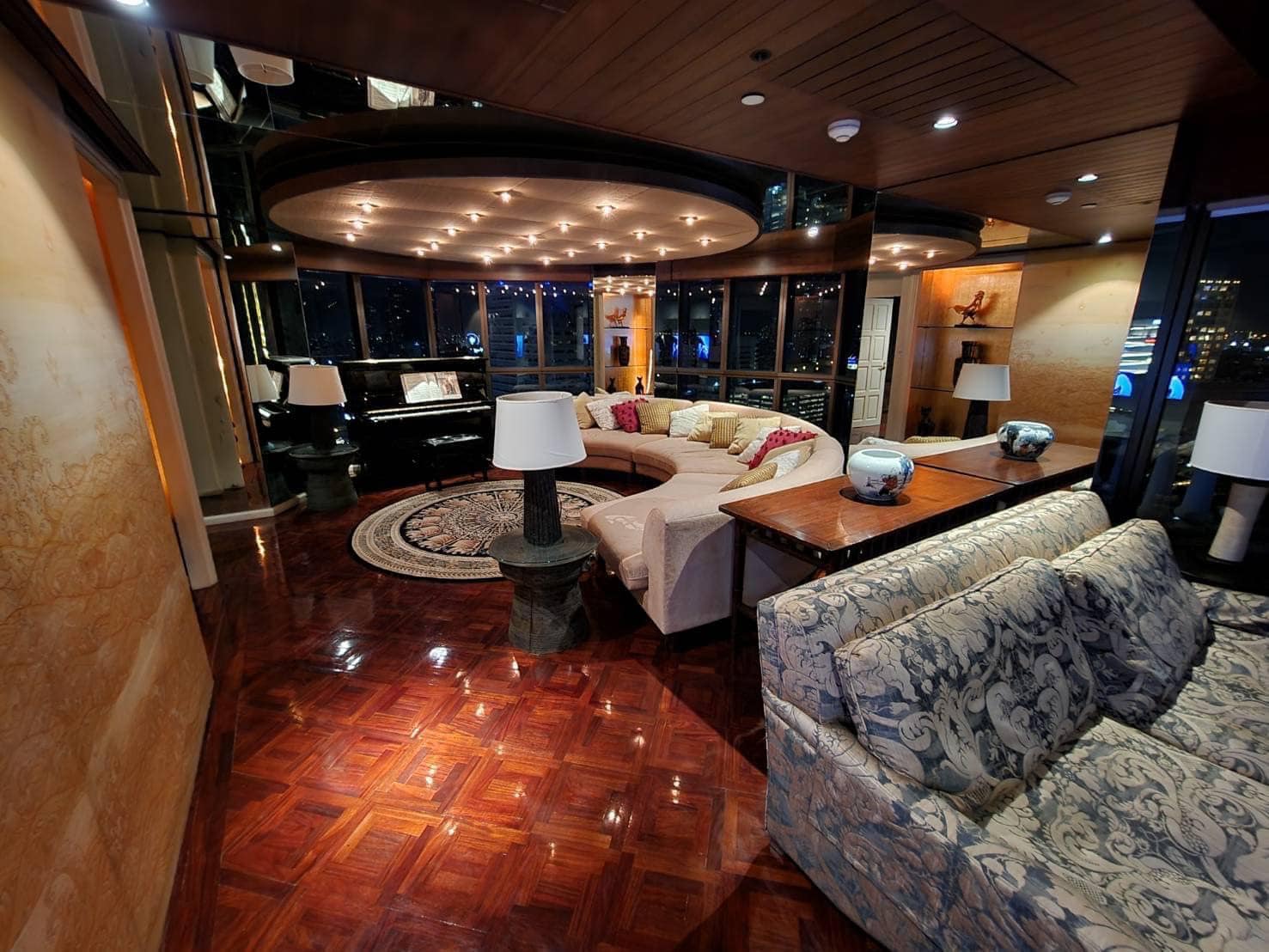เลอบัว แอท สเตททาวเวอร์ - Image 2