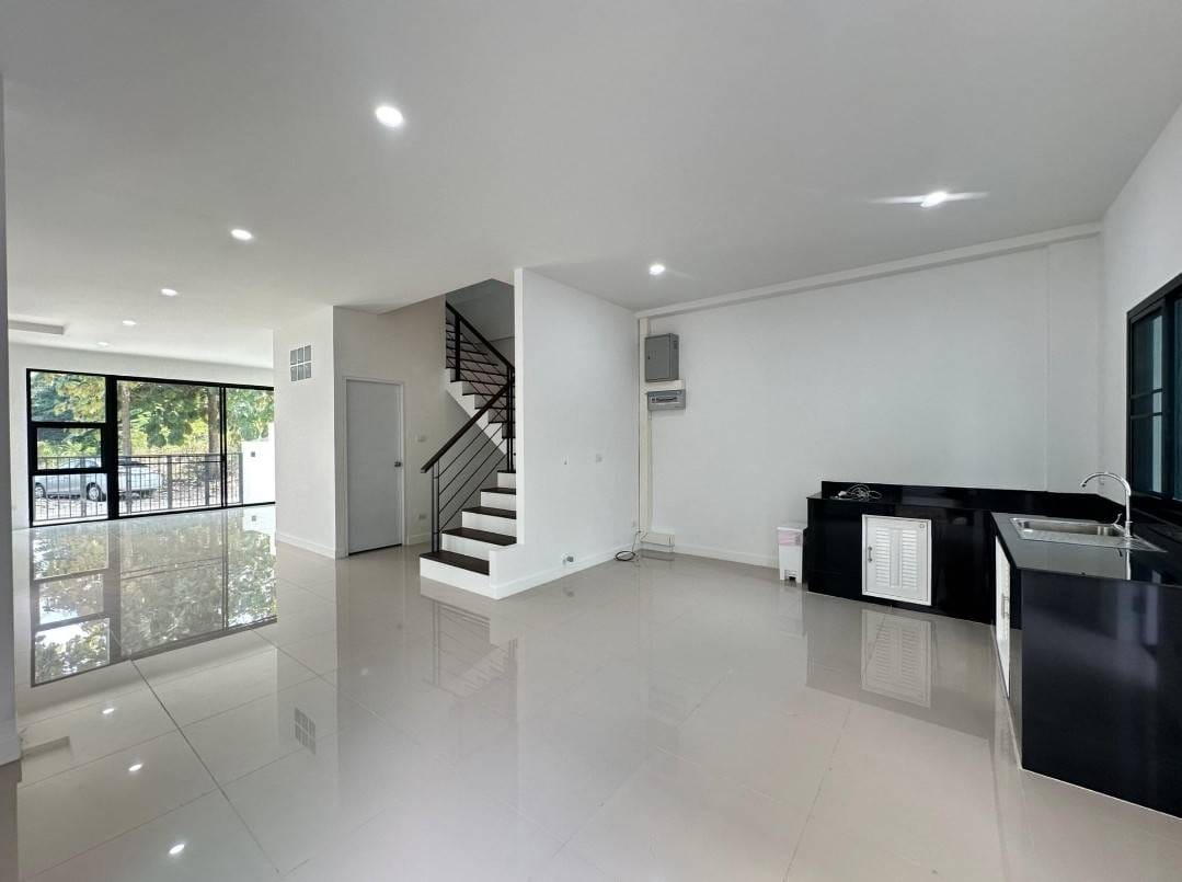 3 Bedroom Townhouse  in Suthep, Mueang Chiang Mai, Chiang Mai - Image 2