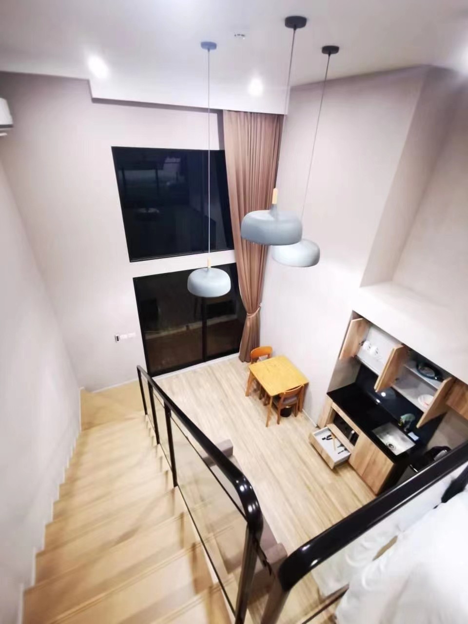 Blossom Condo Sathon-Charoen Rat - Image 2
