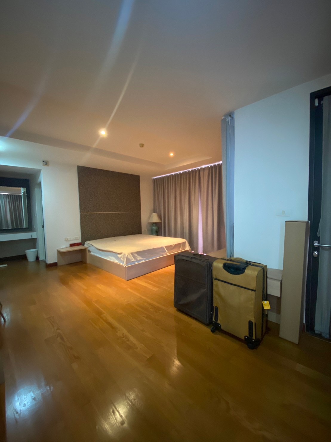 W 8 Thonglor 25 - Image 4