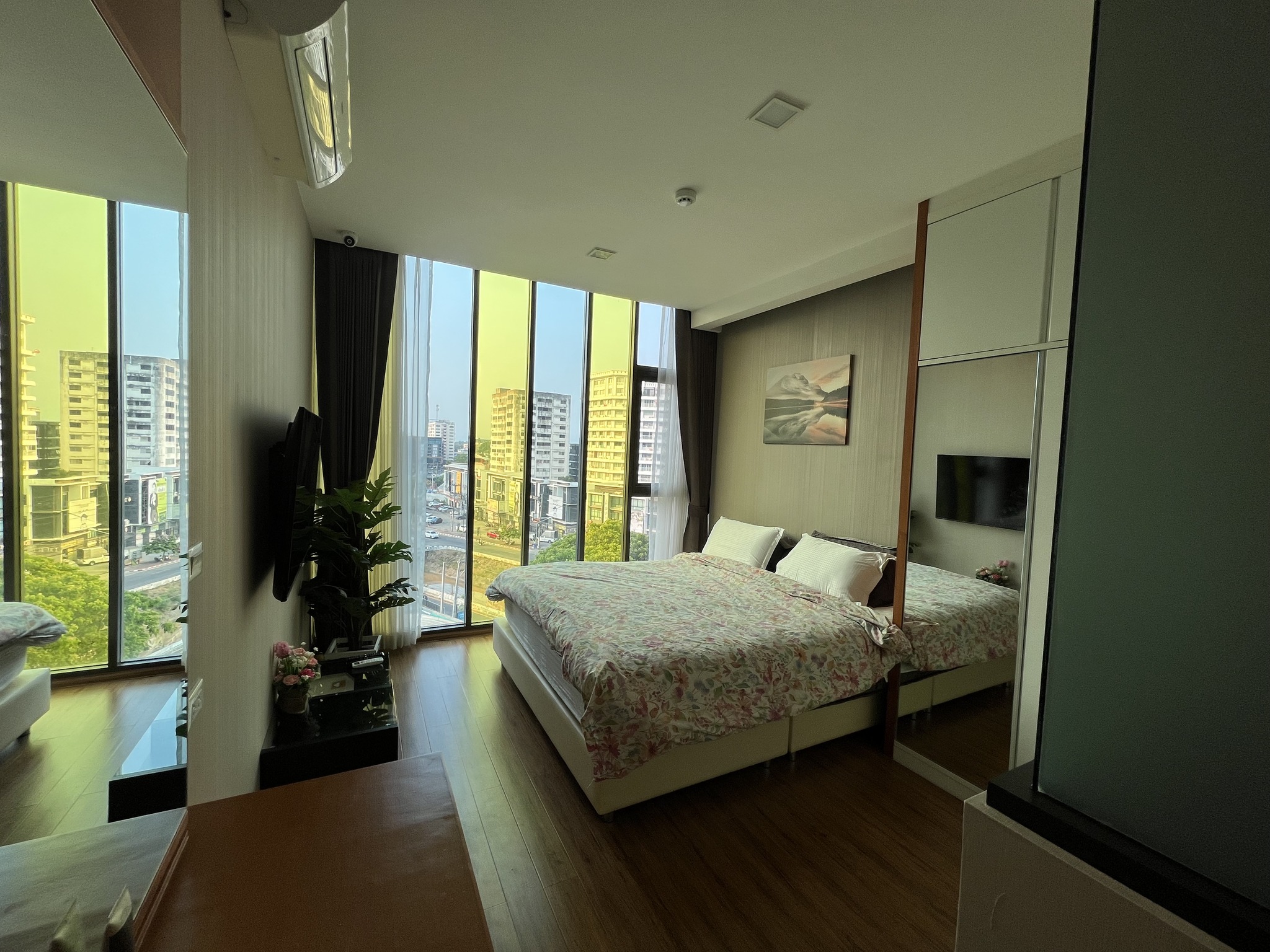 Stylish Condo - Image 20