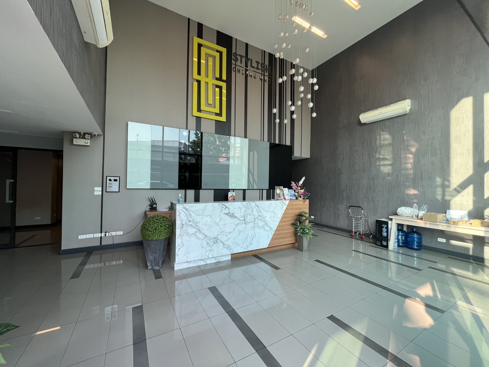 Stylish Condo - Image 17