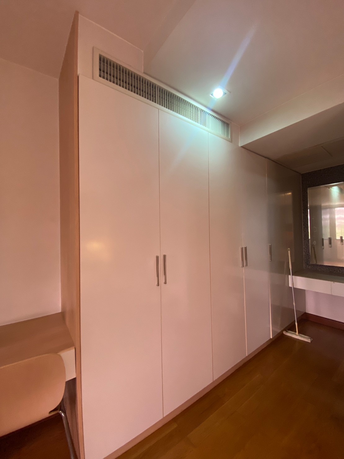 W 8 Thonglor 25 - Image 4