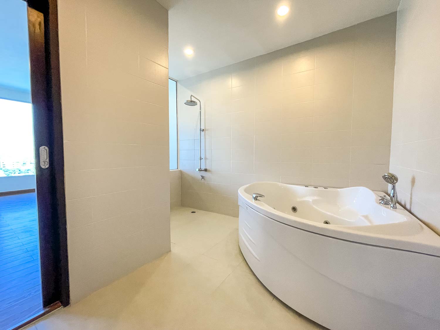 Convention Condo - Image 16