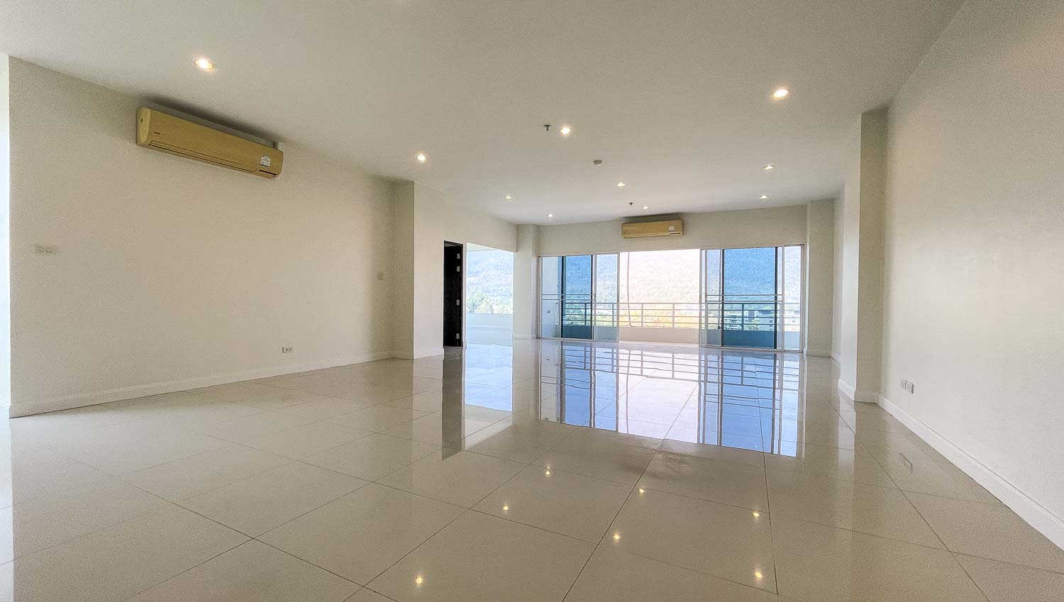 Convention Condo - Image 17