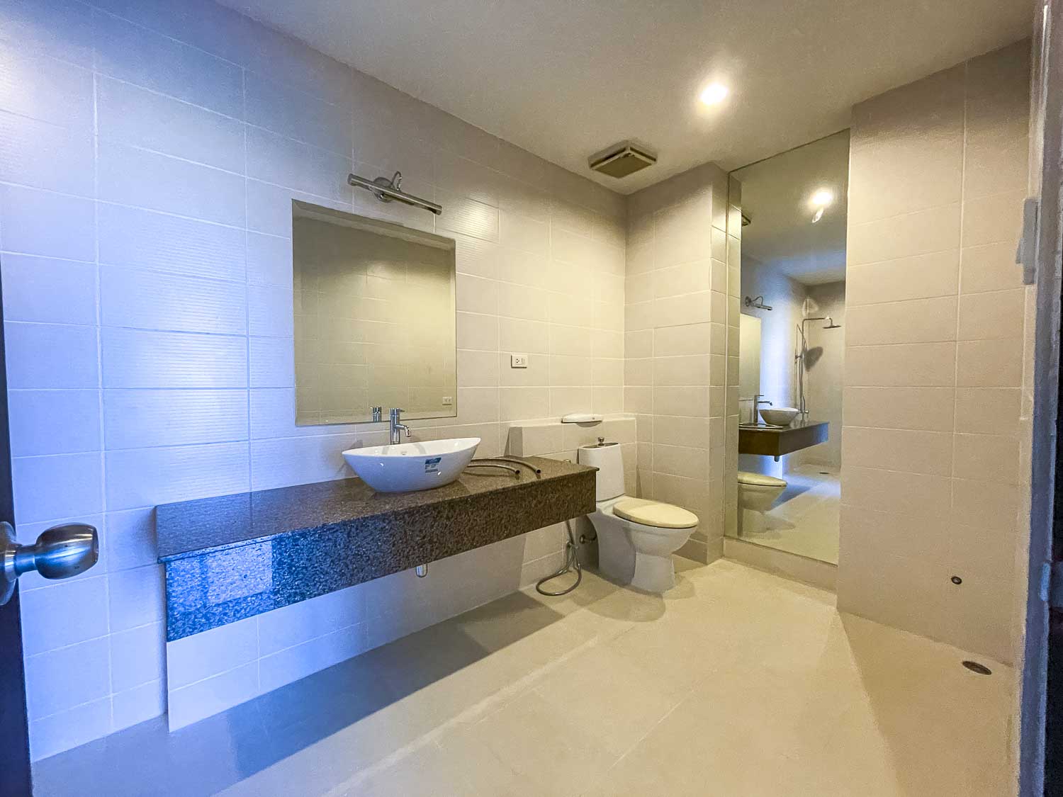 Convention Condo - Image 9