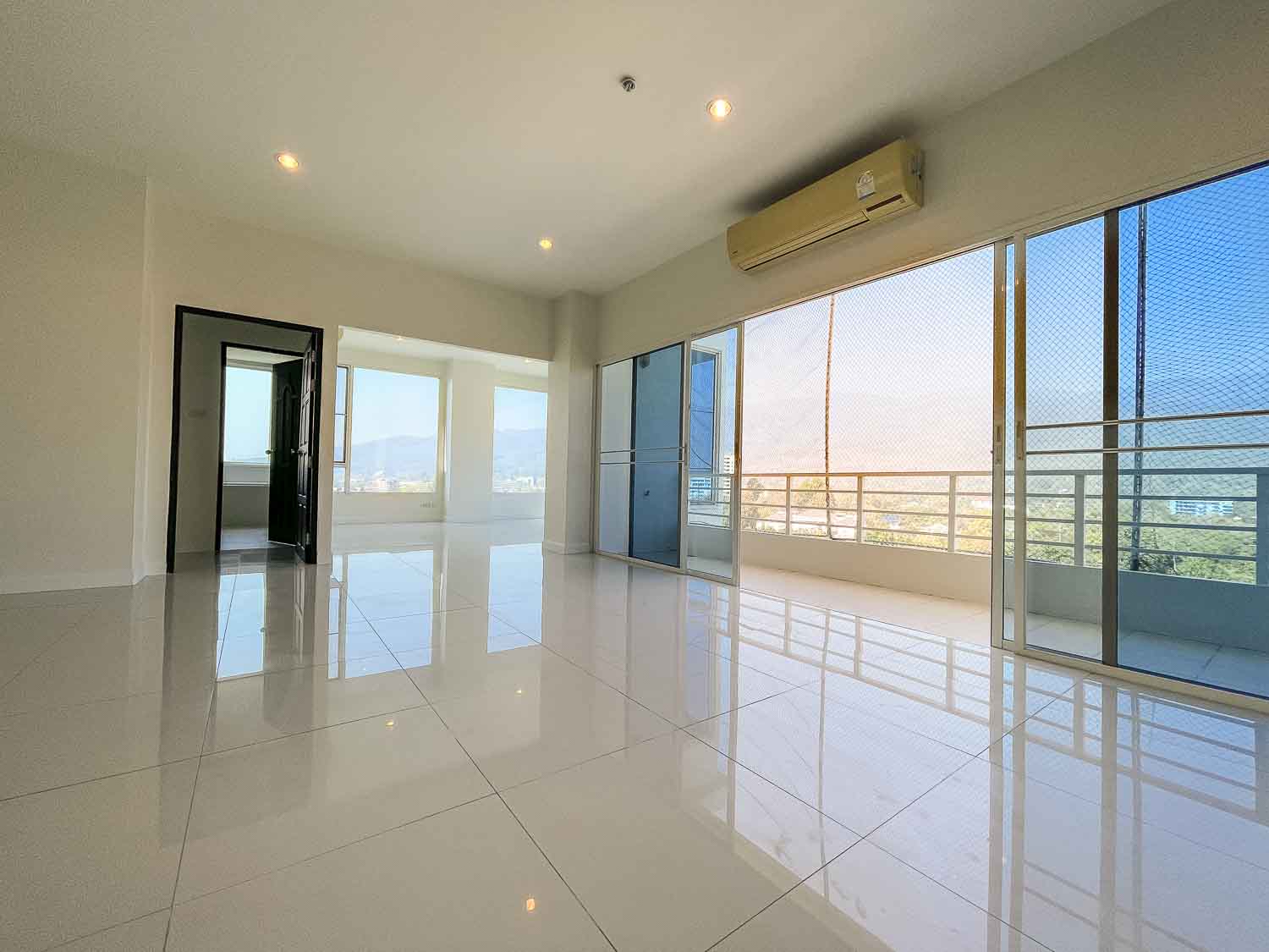 Convention Condo - Image 2