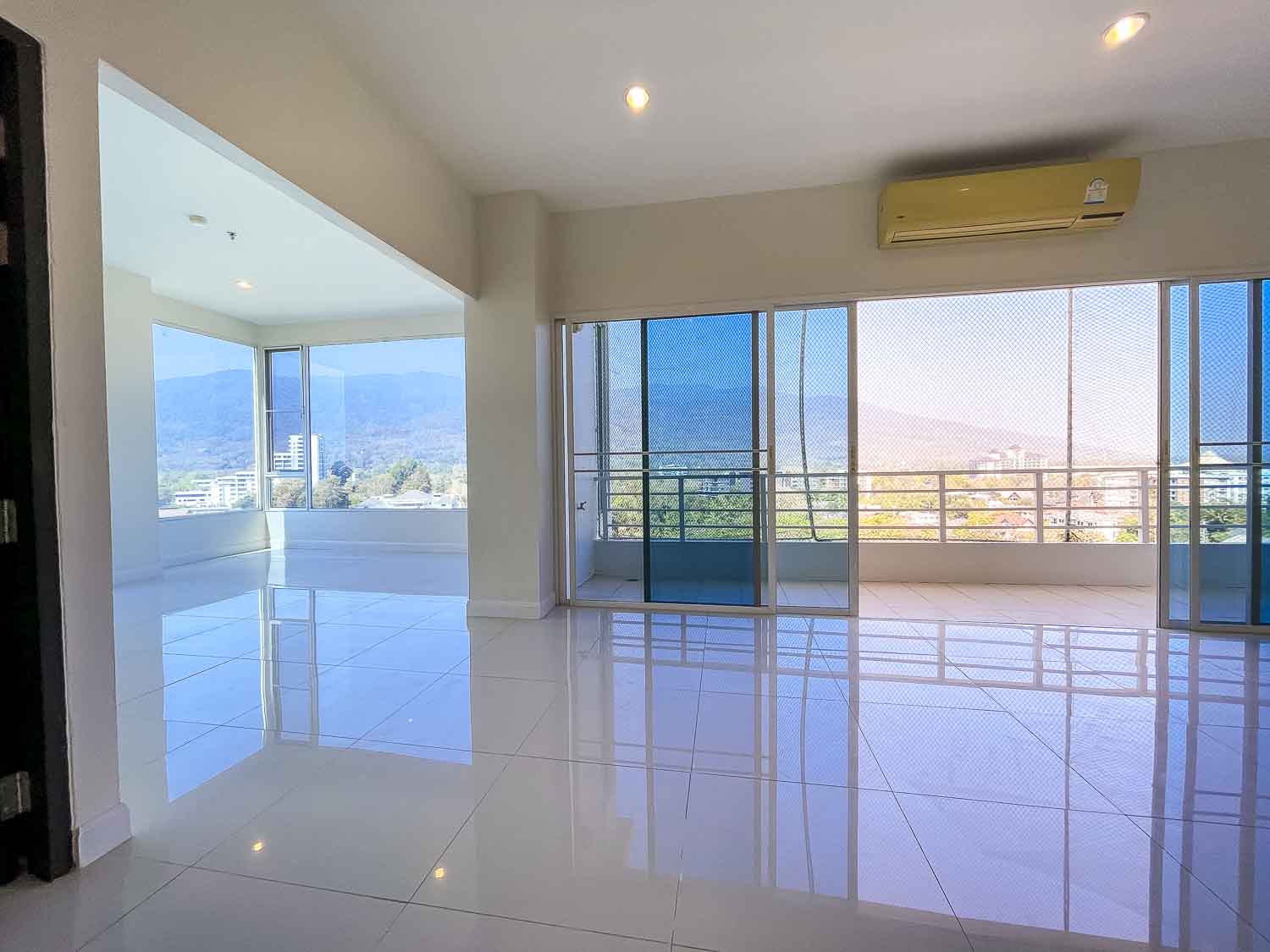 Convention Condo - Image 4