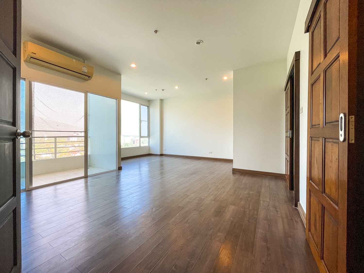 Convention Condo - Image 6