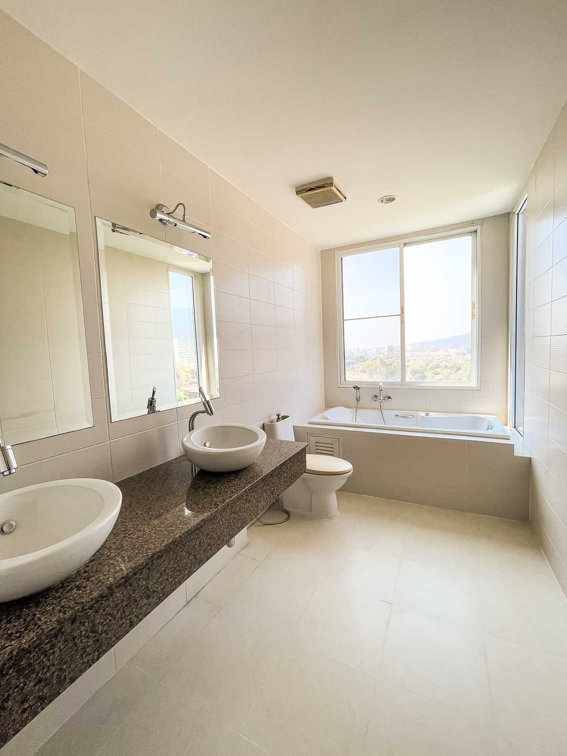 Convention Condo - Image 21