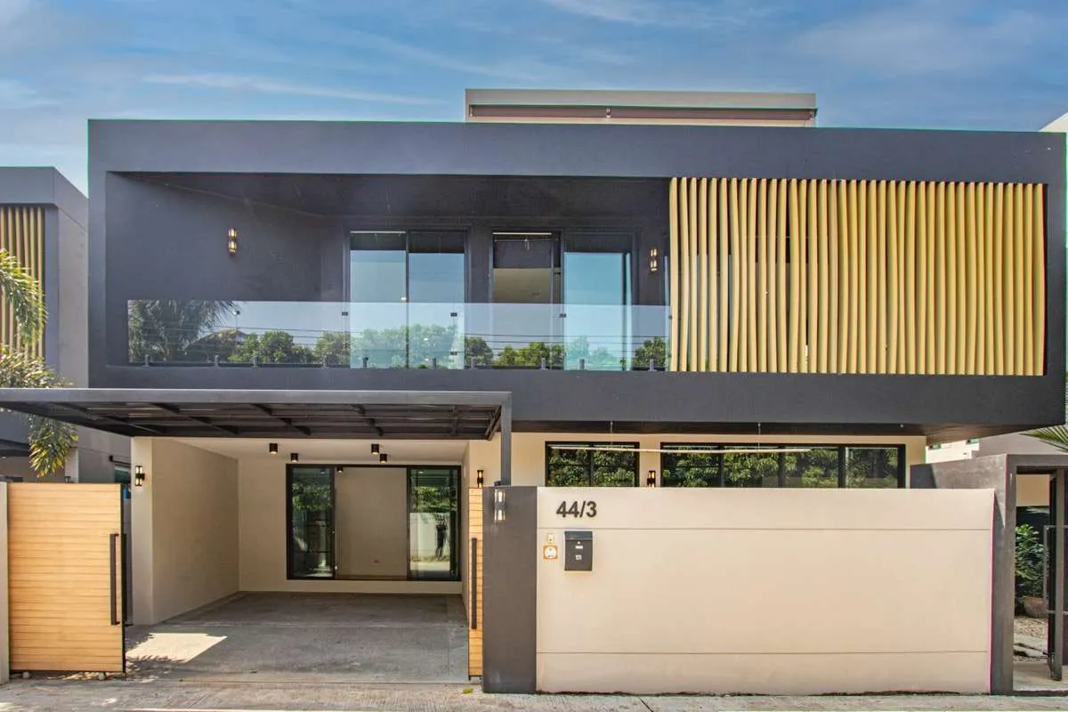 5 Bedroom House For Sale in Ban Waen, Hang Dong, Chiang Mai - Image 1