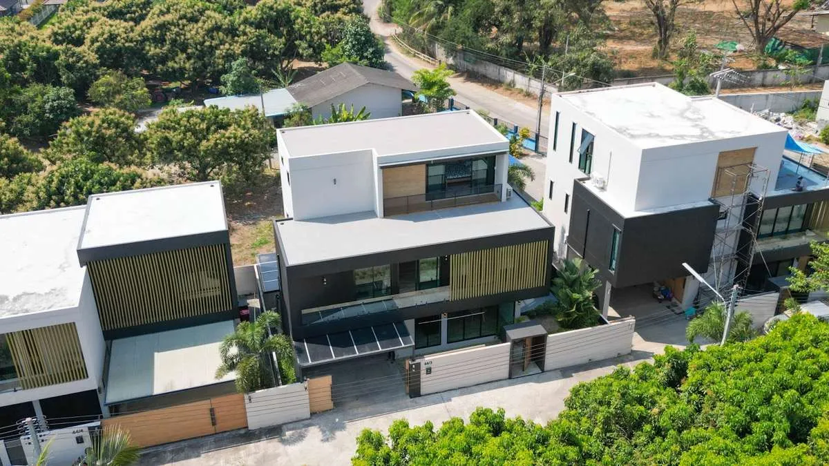 5 Bedroom House For Sale in Ban Waen, Hang Dong, Chiang Mai - Image 2
