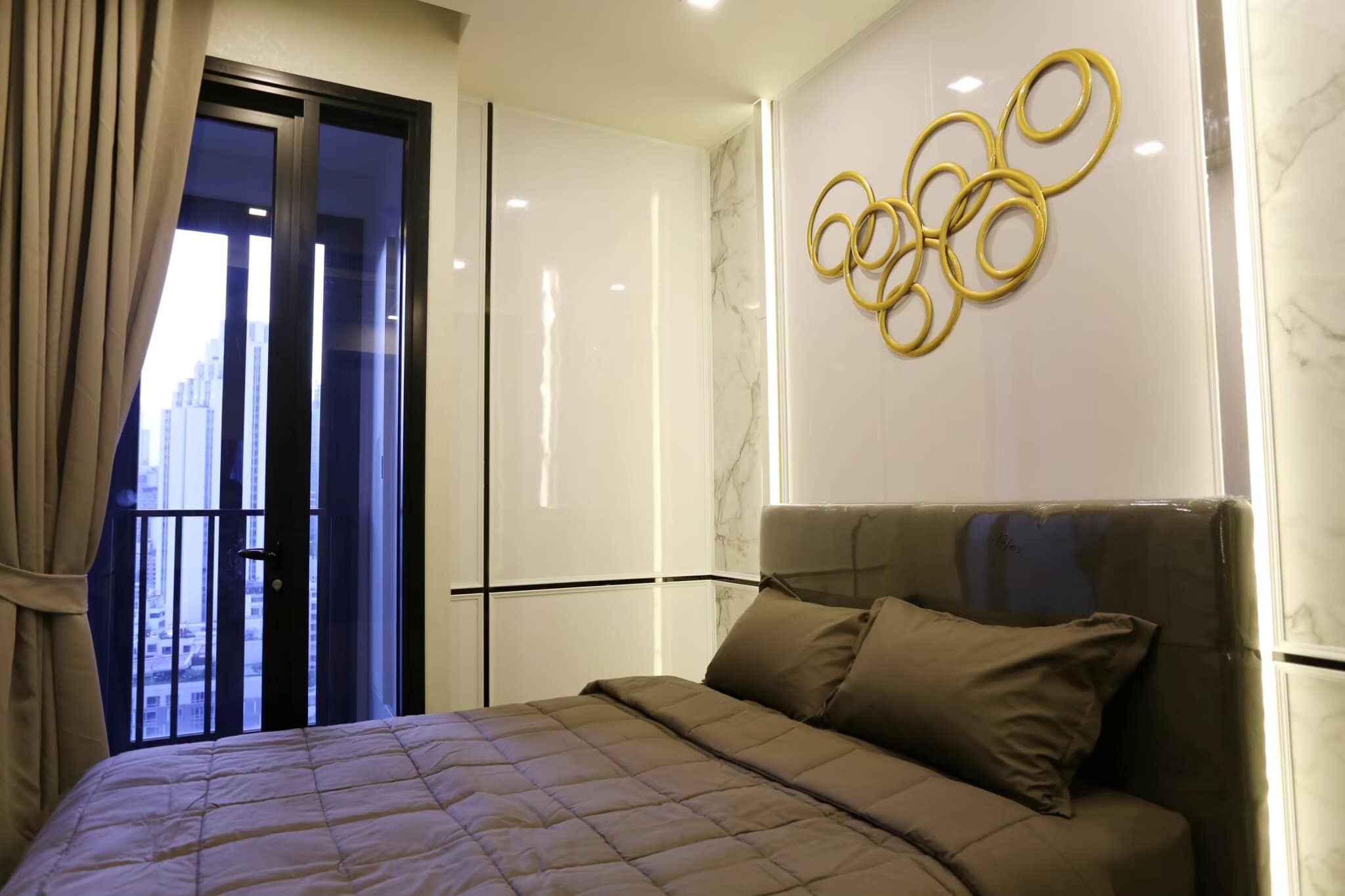 Ashton Asoke - Image 7