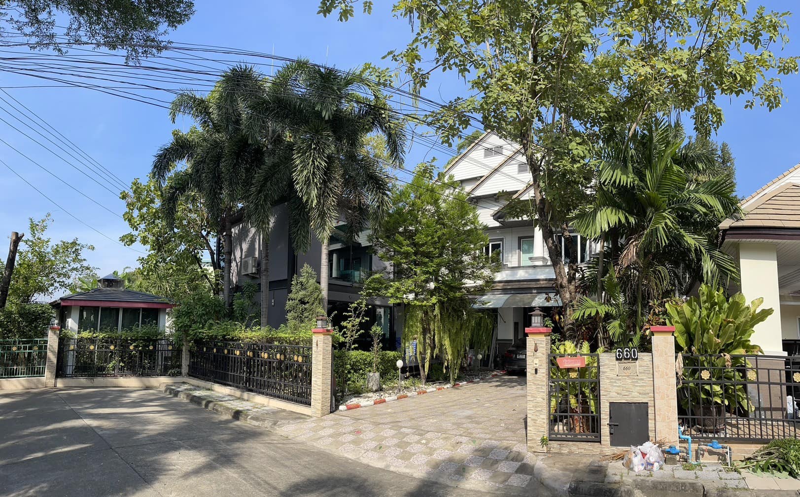 Baan Sansiri Pattanakarn - Image 1