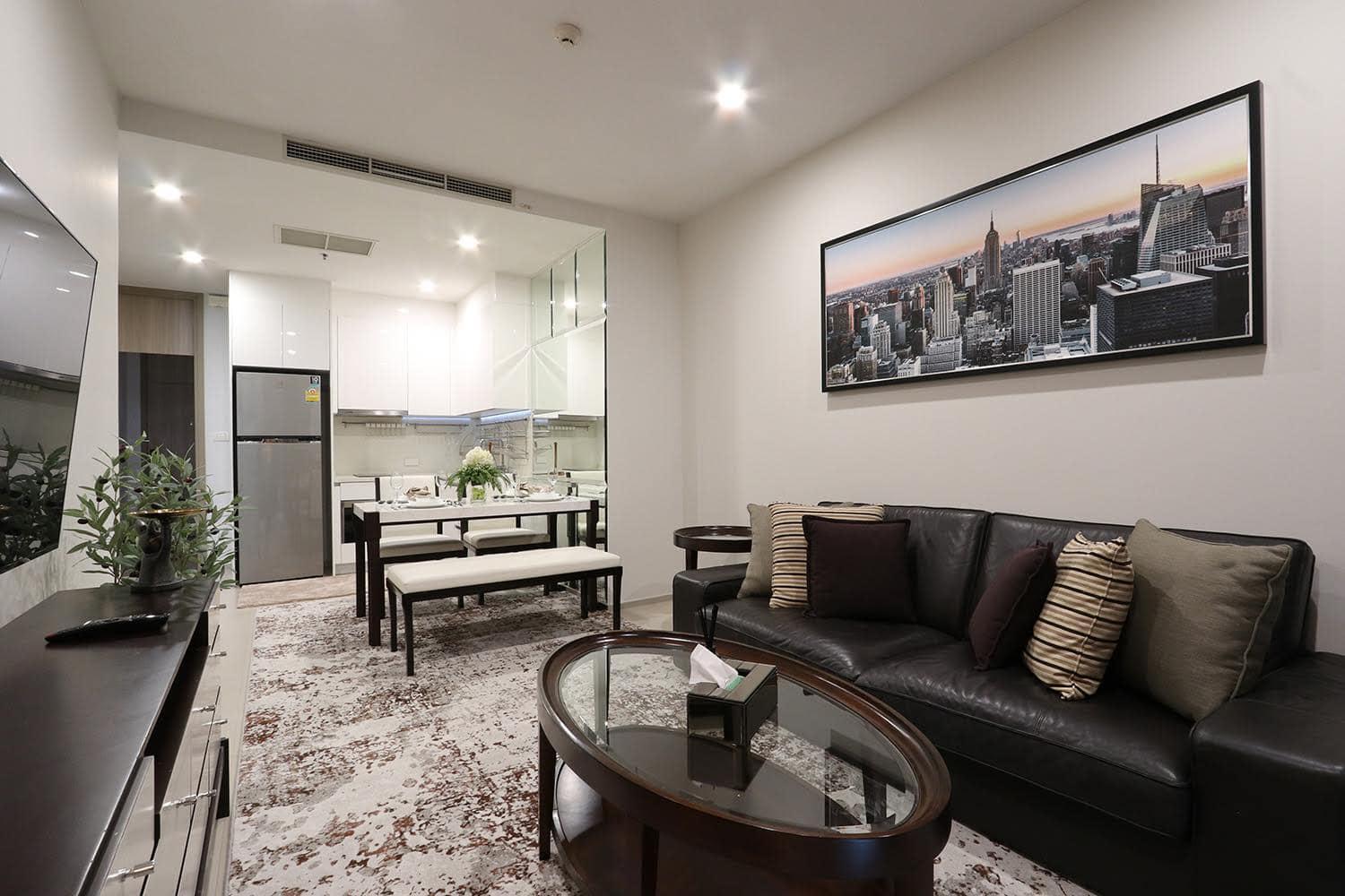 Noble Ploenchit - Image 1