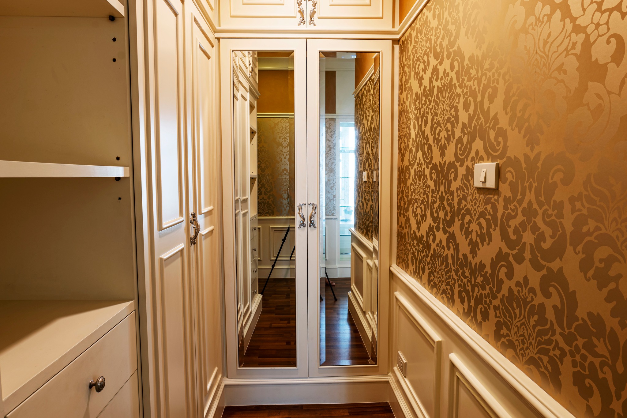 Le Luk Condominium - Image 10